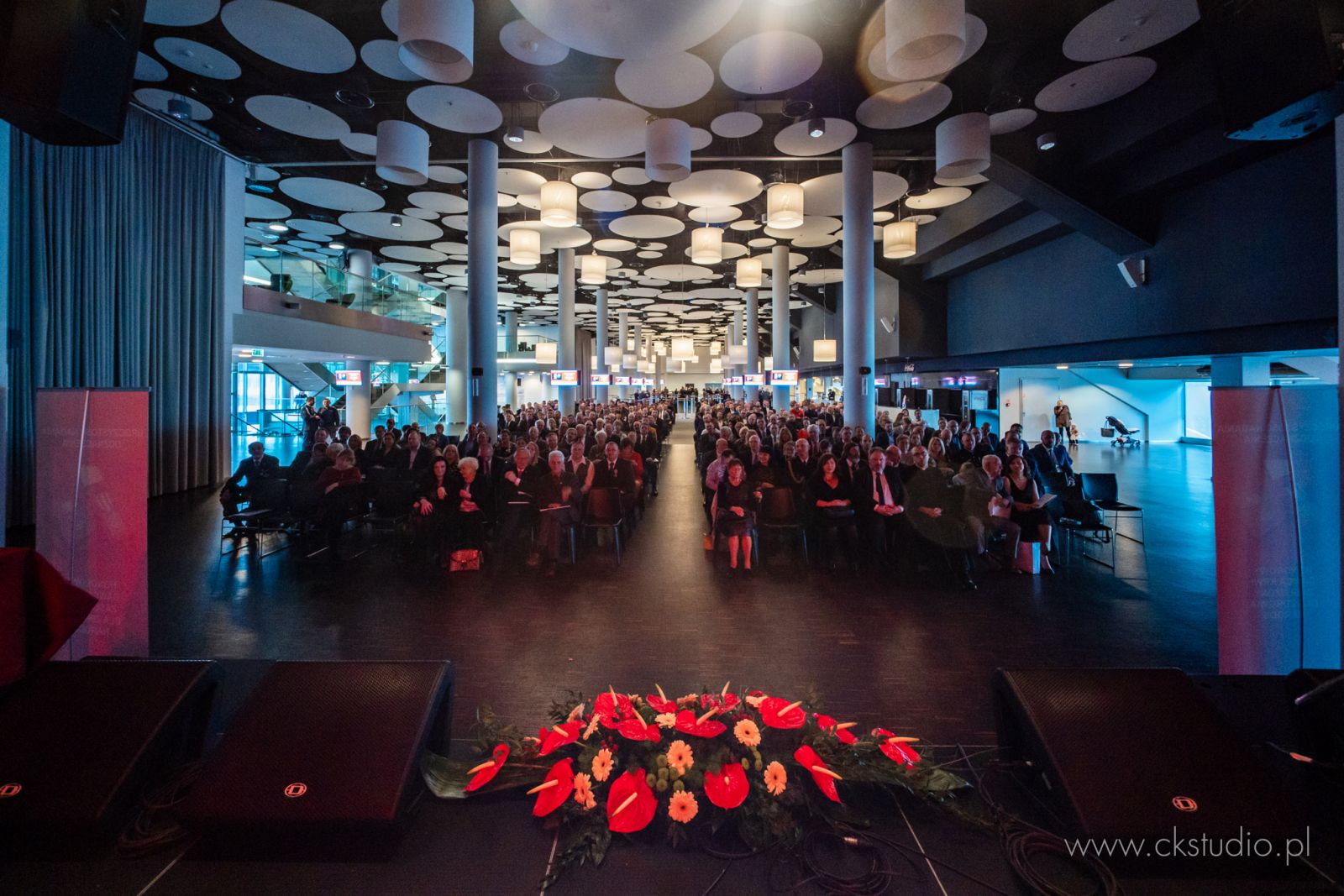 Galeria zdjęć z uroczystości nadania odznaczeń Honorowym Dawcom Krwi 21.11.2019 r. Stadion Wrocław