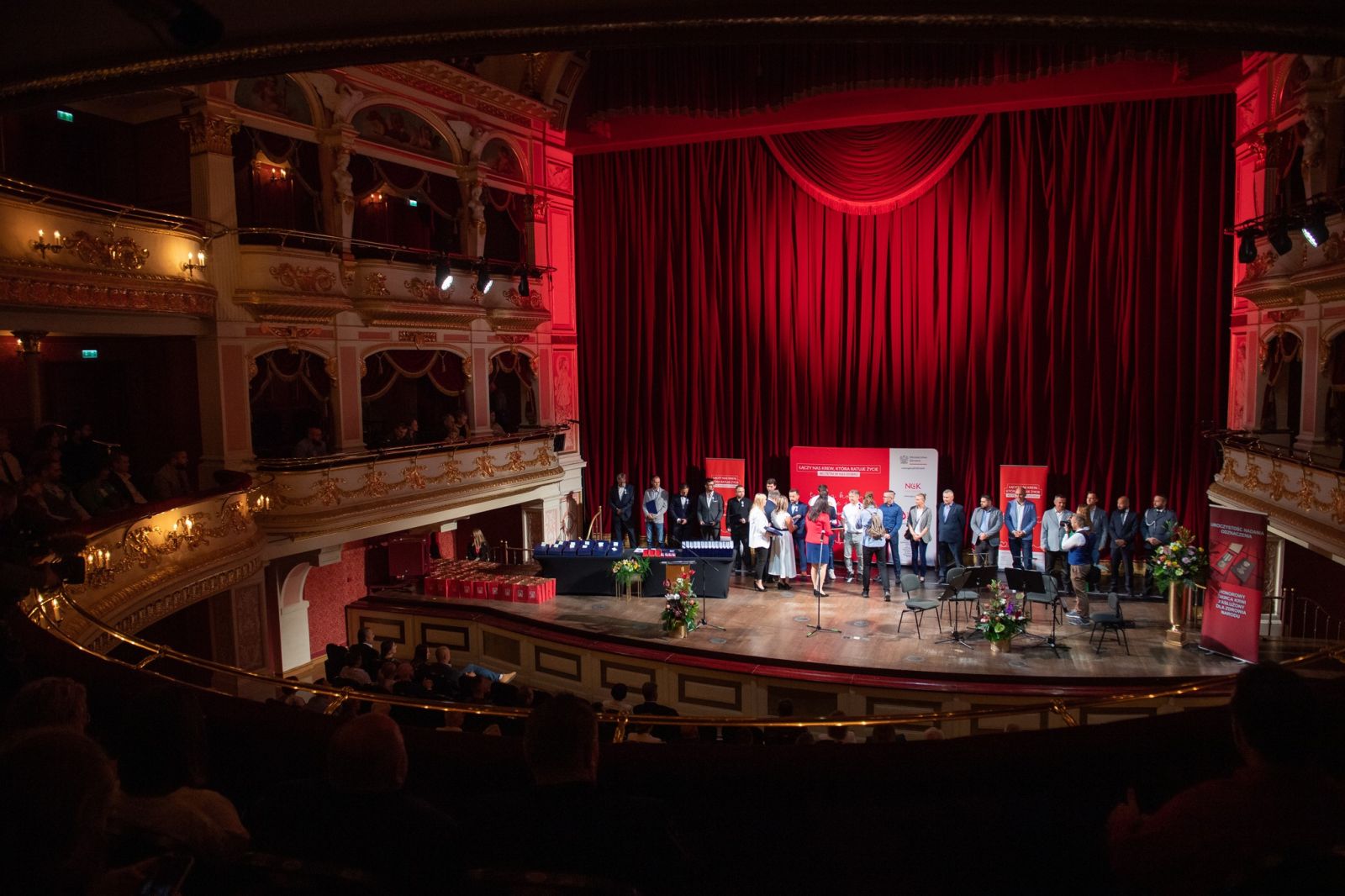 Uroczystość wręczenia odznaczeń w Operze Wrocławskiej