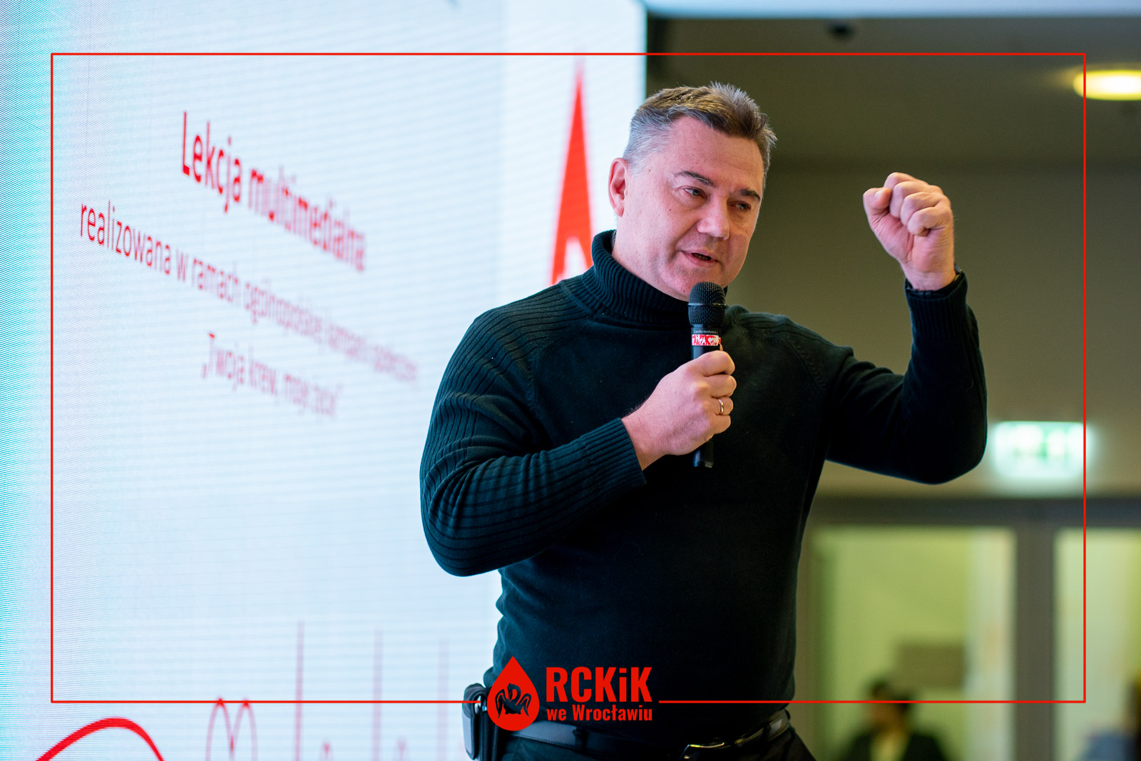 Doktor Piotr na co dzień pracuje w Wojewódzkim Szpitalu Specjalistycznym im. J. Gromkowskiego we Wrocławiu. On wie najlepiej, komu pomaga oddawana przez Was krew.  p